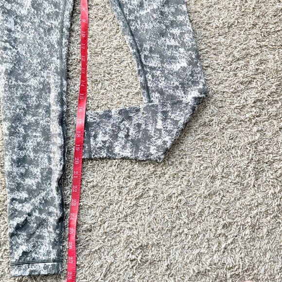 Lululemon Gray & White Watercolor Pattern Leggings - Picture 4 of 5